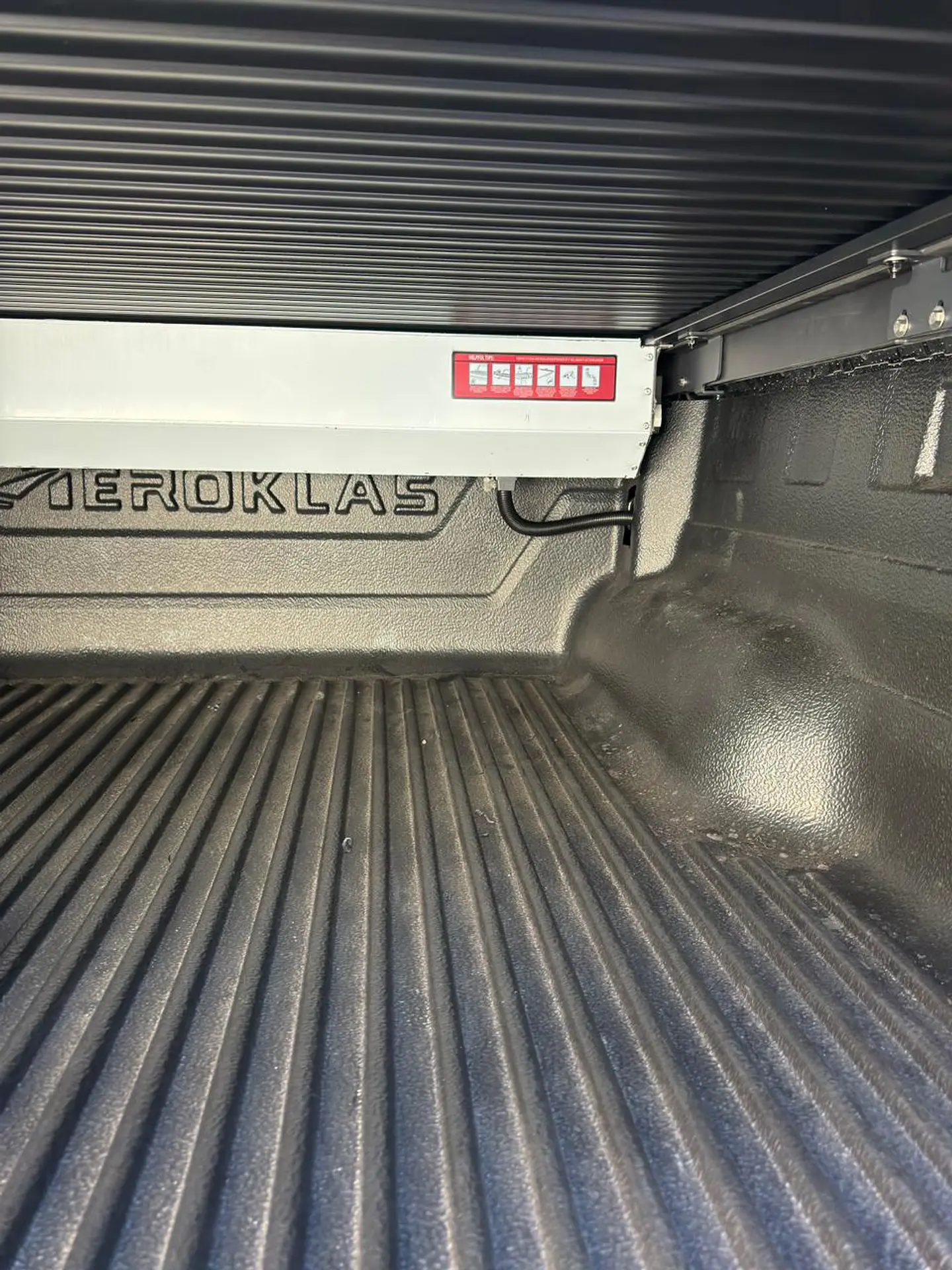 Tapa Retráctil Manual para Camionetas Pick Up Ford Ranger XLT 2024+ | Alta Resistencia, Seguridad y Diseño Premium – Kangaroo Chile 8
