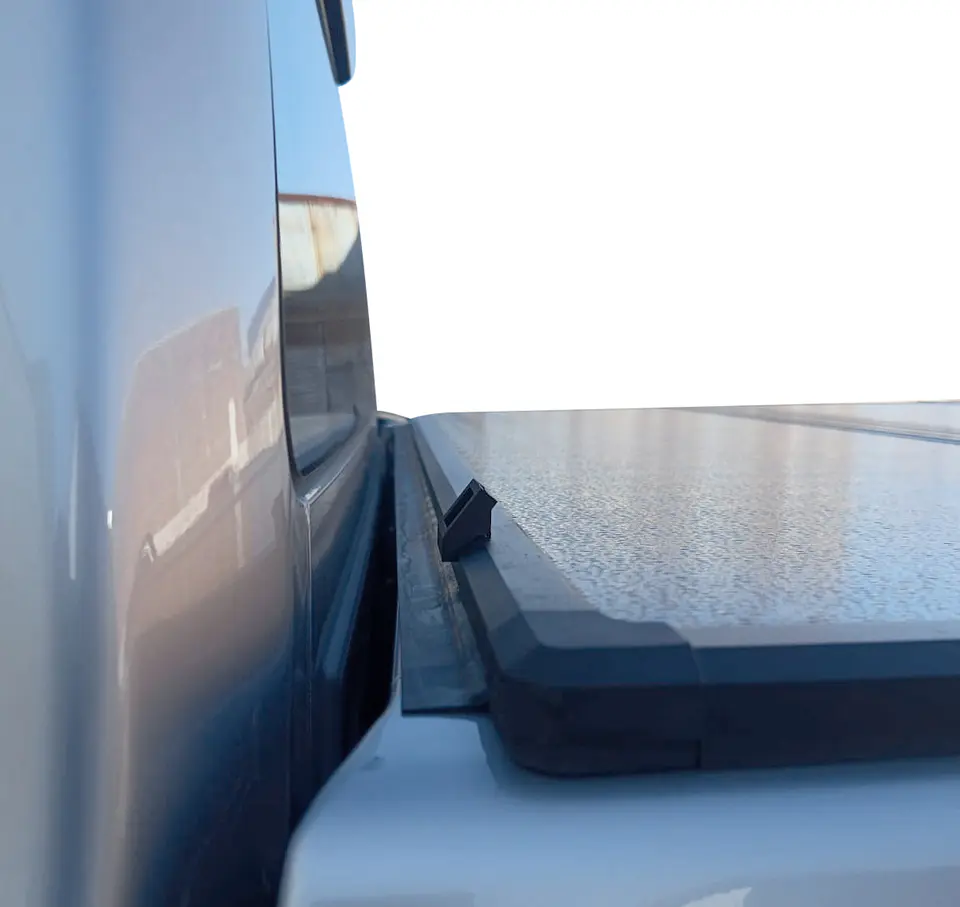 Tapa Rígida TRIFOLD Foton V9 | Aluminio Texturizado | Kangaroo Chile- 7