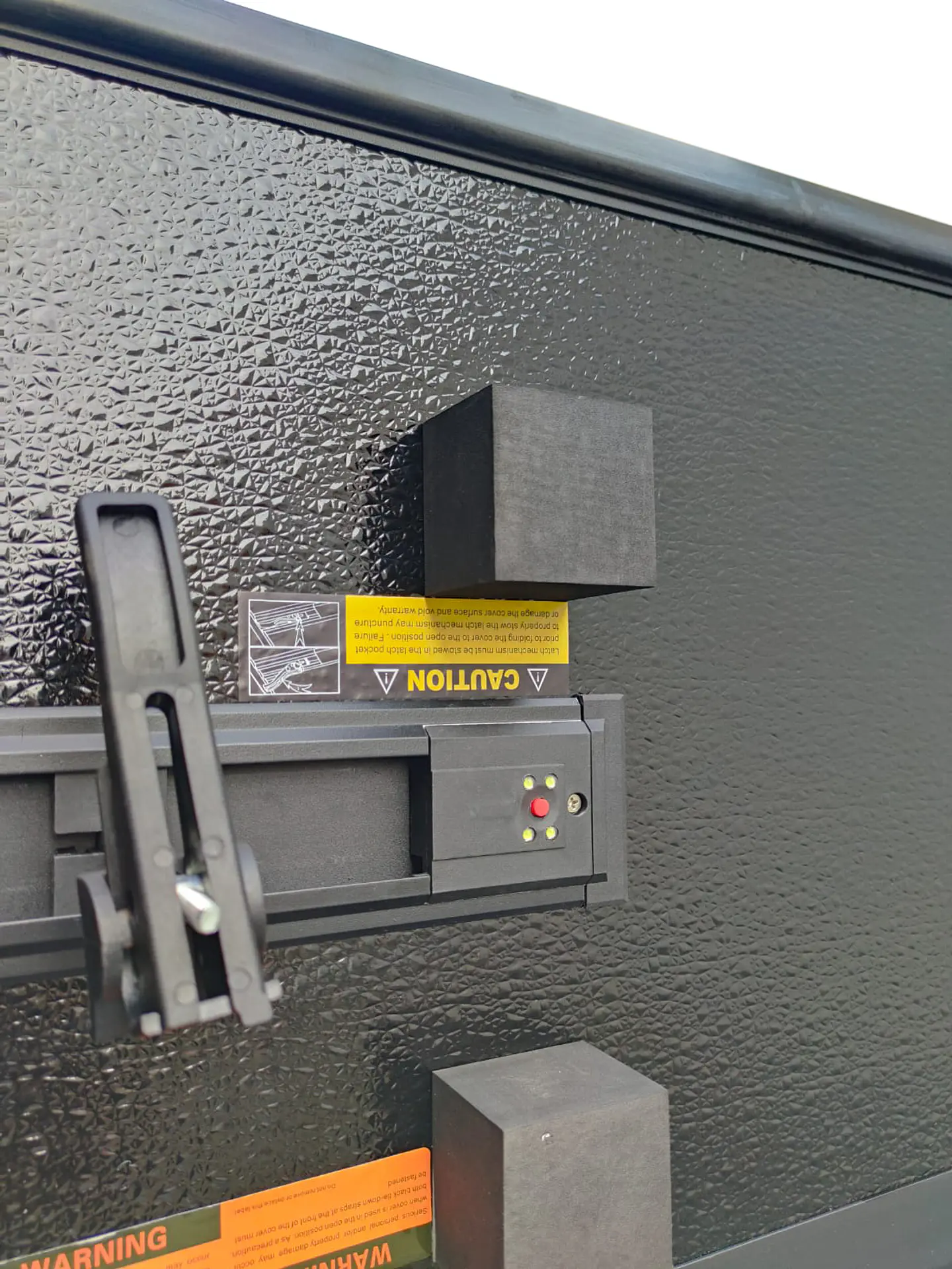 Tapa Rigida Trifold para JMC Vigus Plus 2026+ 8