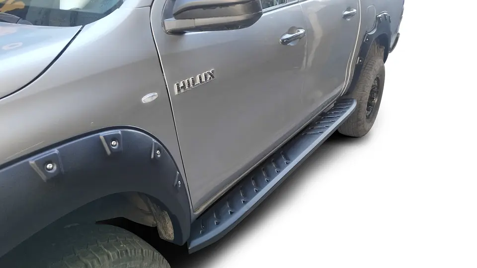 Juego de Pisaderas Toyota Hilux 2016-2024 Shark Heavy Duty | Fierro Negro Resistente 3