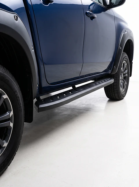 Juego de Pisaderas Mitsubishi L200 2025 - 2027 Shark Heavy Duty | Fierro Negro Resistente