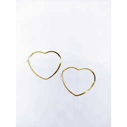 Argolla dorada en forma de corazon