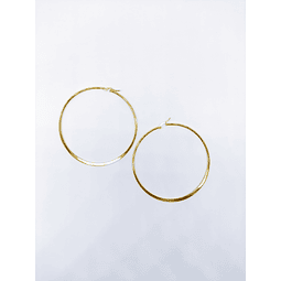 Argolla dorada en forma circular