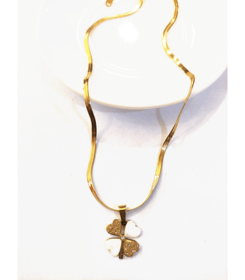 Collar estilo cinta de trébol