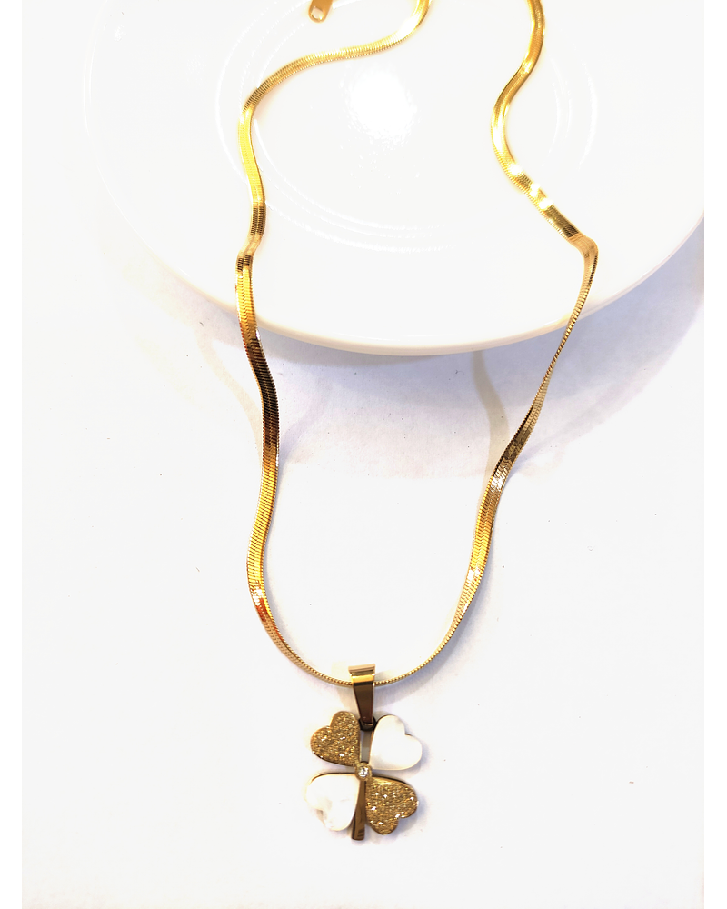 Collar estilo cinta de trébol