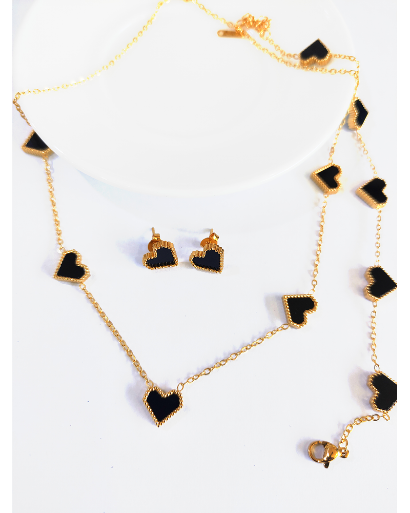 Conjunto de aros, collar y pulsera de corazones