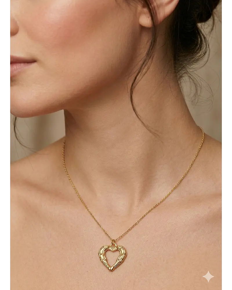Collar de acero dorado 