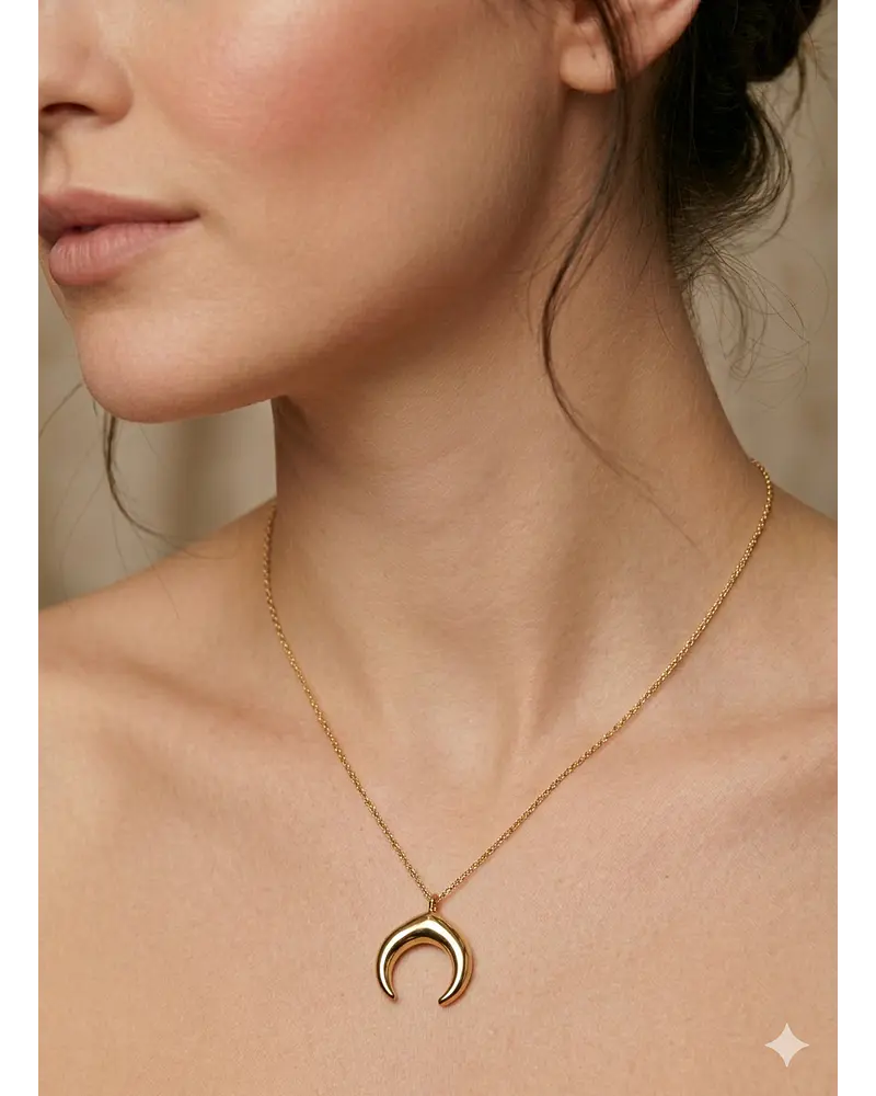 Collar de acero dorado 