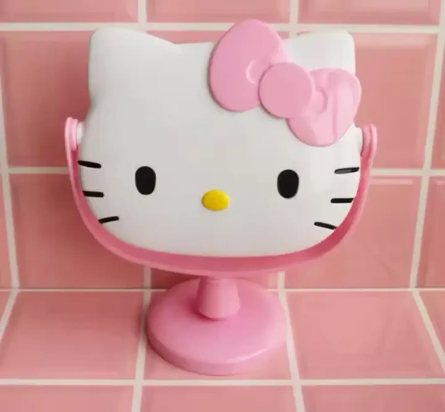 Espejo De Mesa Hello Kitty Kawaii Sanrio Pedestal Maquillaje 2