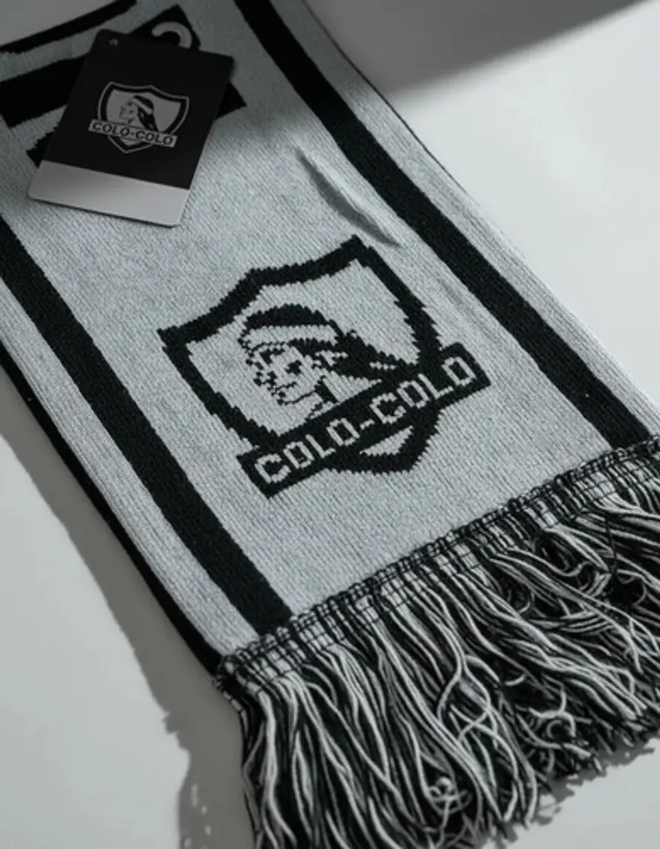 Bufanda Colo Colo 2 Lados Gris Negra Con Flecos Titanio 4