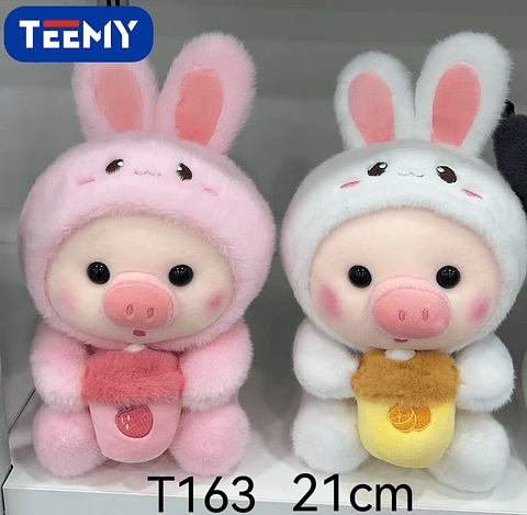 PELUCHE CHANCHO DISFRAZ CONEJO 21 CM, PRECIO PUBLICADO ES AL POR MAYOR Y DEBEN SER 3 UNIDADES DEL MISMO 