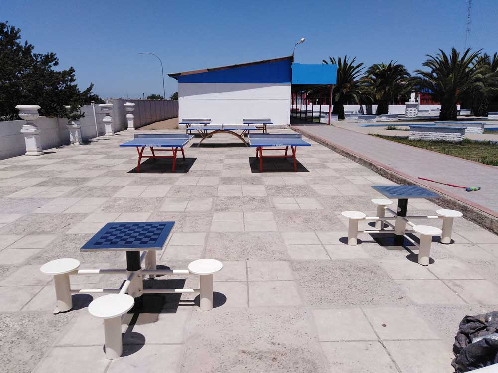 Mesas de ajedrez empotradas + Mesas de tenis de mesa empotradas - comuna de Cartagena