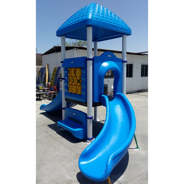 Casa de juego de exterior con triple resbalín 3