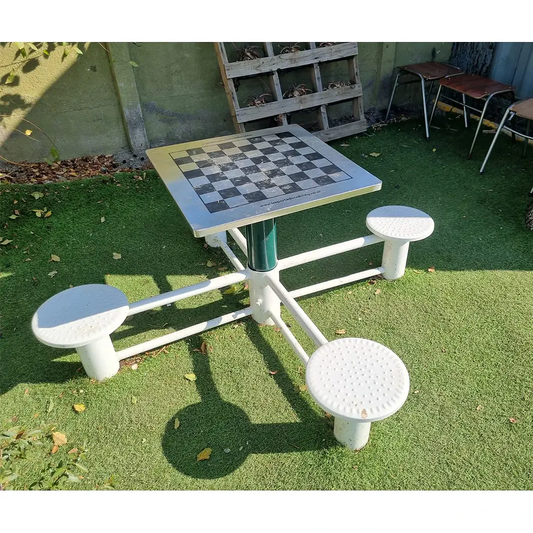 Mesa de ajedrez de exterior 4