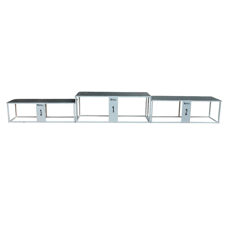 Podio de premiación para equipo marca Nelco 1