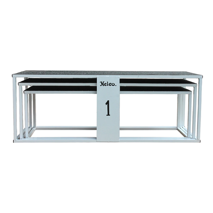 Podio de premiación para equipo marca Nelco 4