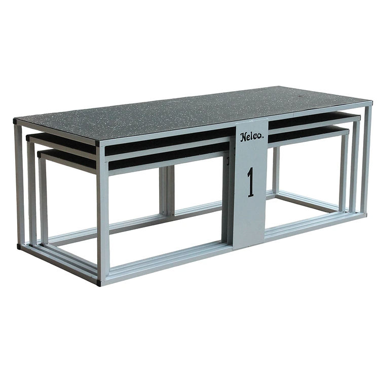 Podio de premiación para equipo marca Nelco 6