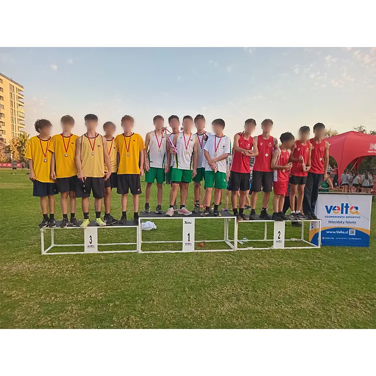 Podio de premiación para equipo marca Nelco 1