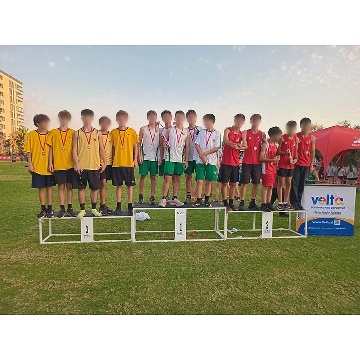 Podio de premiación para equipo marca Nelco 1