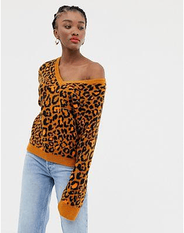 DESIGN sweater with v neck in animal