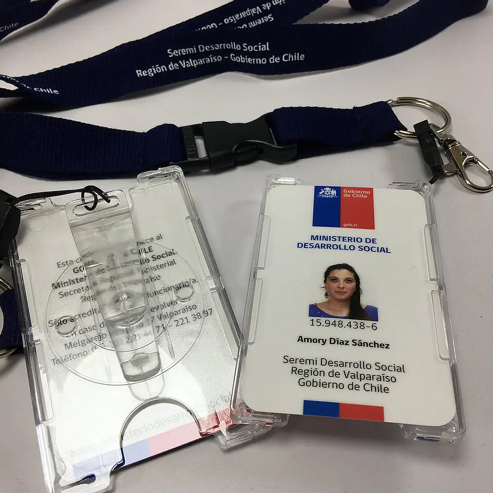 Credencial + lanyard + porta credencial acrílica 3