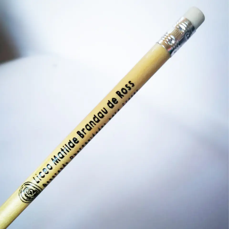 Lápiz grafito personalizado con goma 2