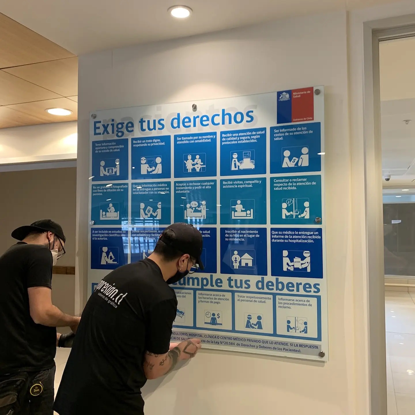 Cartel Deberes y Derechos en acrílico 3