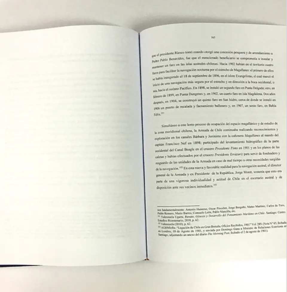 Memoria de título tapa dura personalizada 3