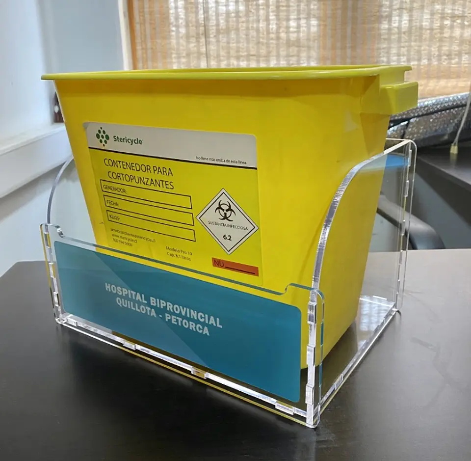Dispensador Contenedor Cortopunzantes 4