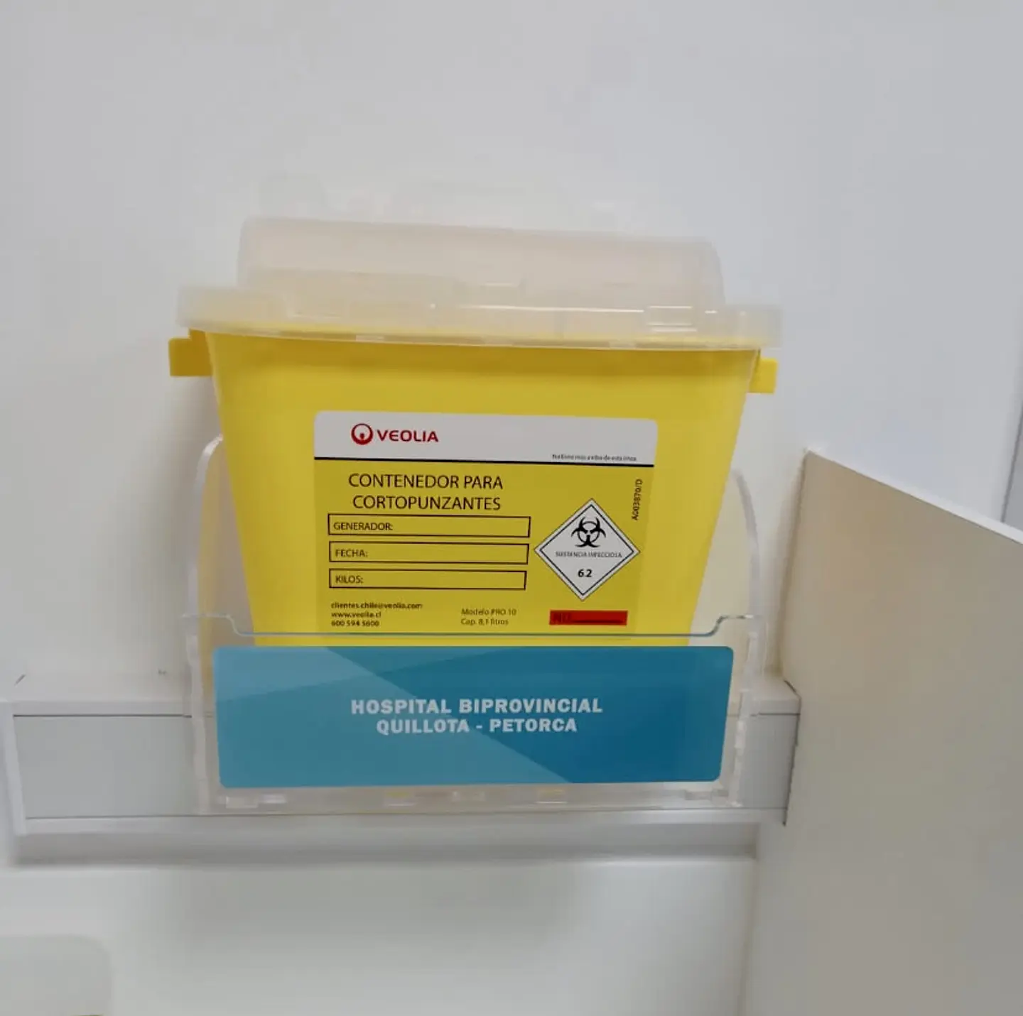 Dispensador Contenedor Cortopunzantes 3