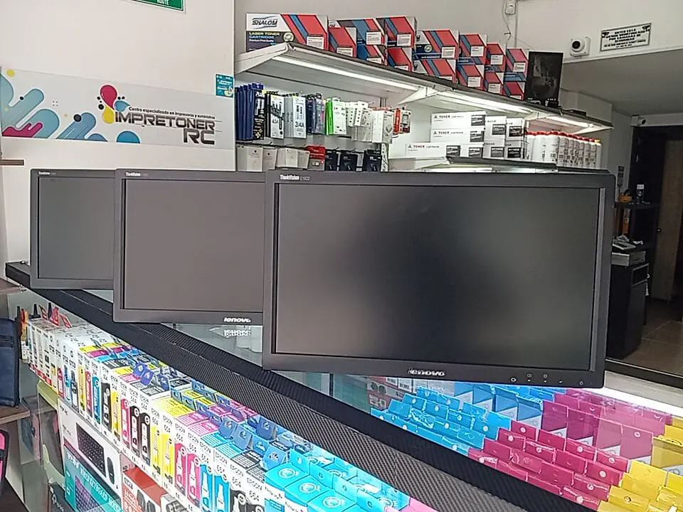 Monitores lenovo 19¨ sin base,puerto vga,garantia 6 meses. 1
