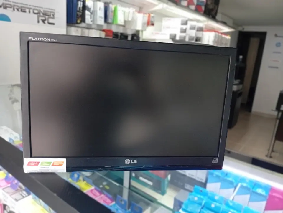 monitor lg 19¨ sin base,puerto vga,garantia 6 meses. 1