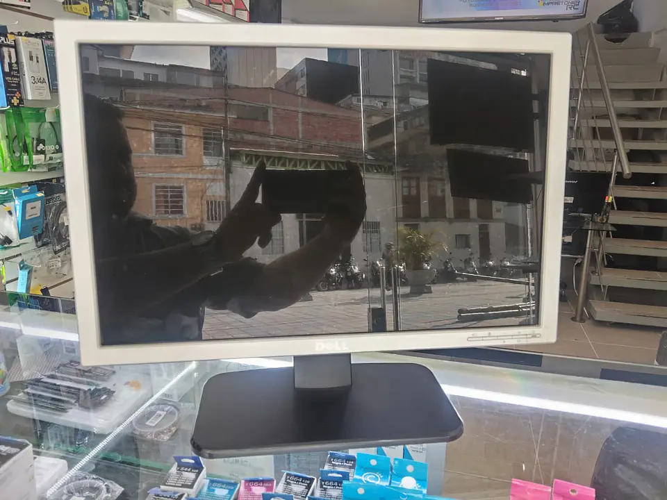 monitor dell 19′′,puerto vga, garantia 6 meses 1