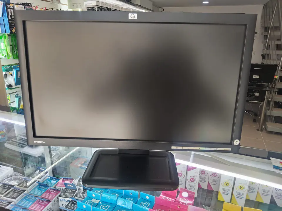 monitor hp 18.5′′ ,puerto vga,monitor corporativo,garantia 6 meses. 1