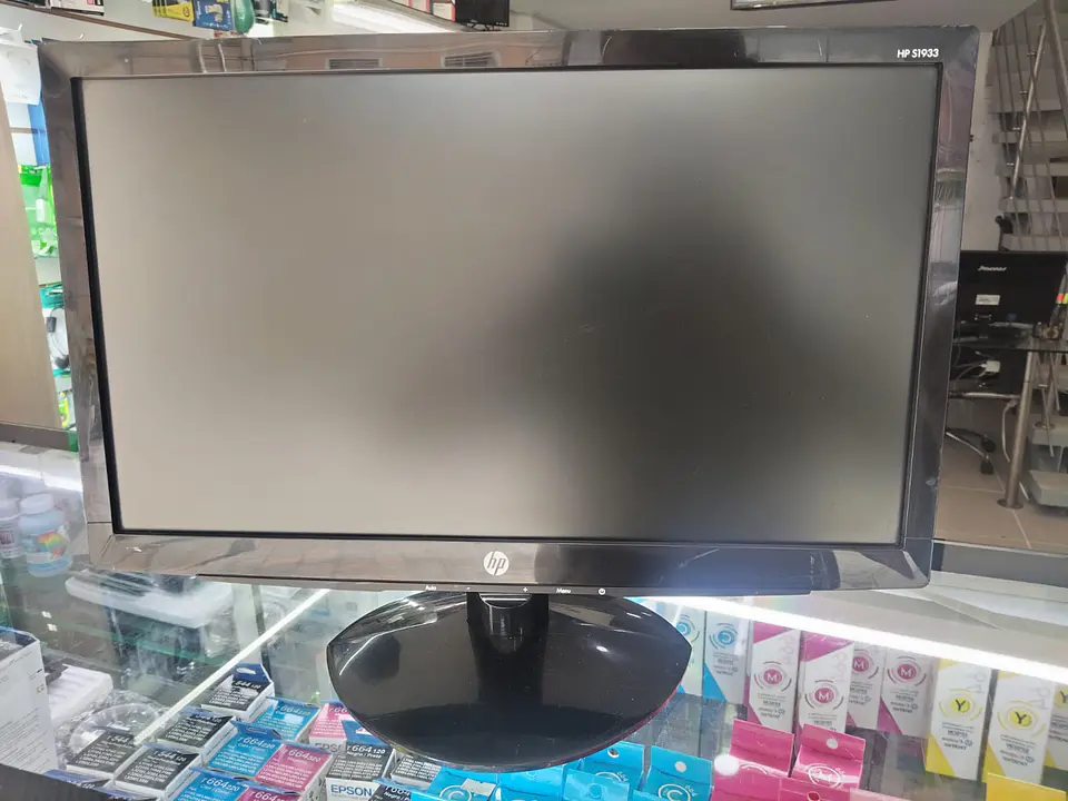 monitor hp  19′′,puerto VGA, cable VGA, cable poder.garantia 6 meses 1
