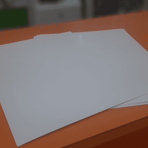 100 HOJAS DE PAPEL COUCHE BRILLANTE DE 300 GRS. TAMAÑO CARTA