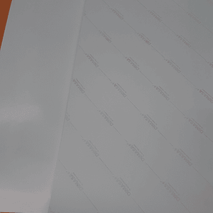 25 HOJAS DE PAPEL ADHESIVO SATINADO TAMAÑO TABLOIDE