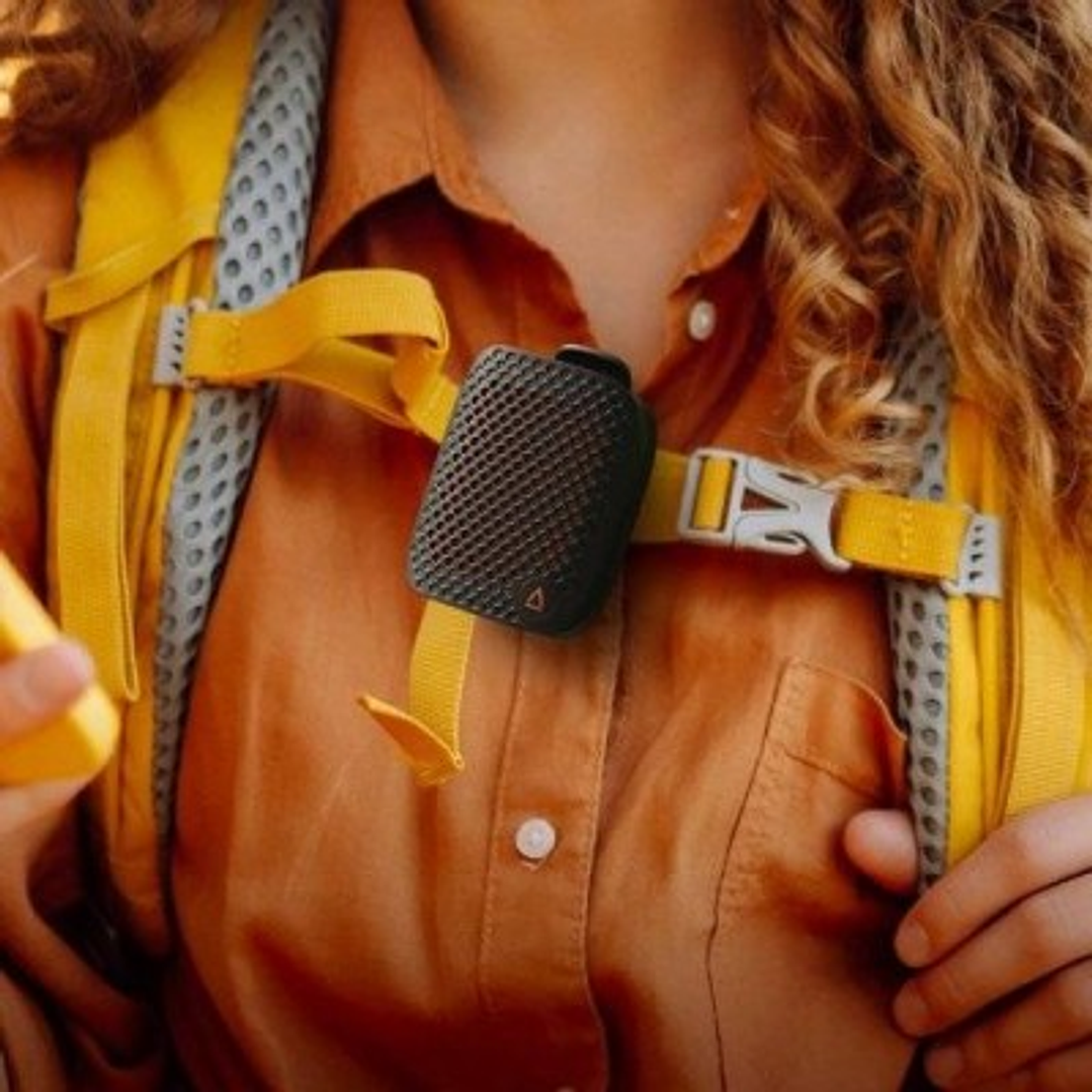 Altavoz portátil Creative MUVO Clip-on con Bluetooth® 5.4, resistente al agua, USB-C Negro 51MF8515AA000 1