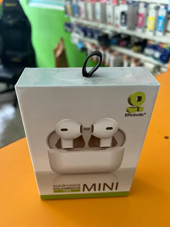 AUDIFONO BLUETOOTH TWS V5.3, MODELO MINI, EARBUDS, IN-EAR, CONTROL TÁCTIL, UNIVERSAL, BLANCO, 6005835 1