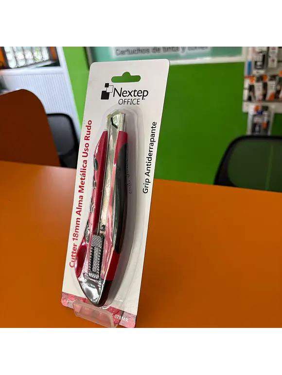 Cutter Plastico Nextep Uso Rudo Navaja 18mm Alma de Metal 1