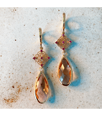 Aro dorado rombos y cristal rosa