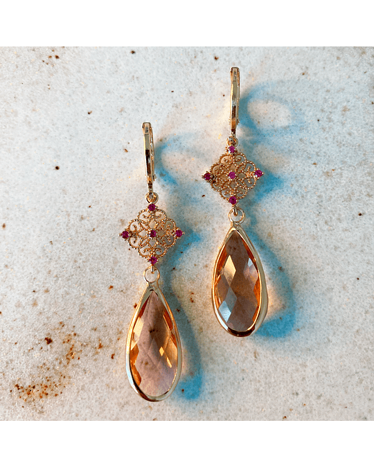 Aro dorado rombos y cristal rosa