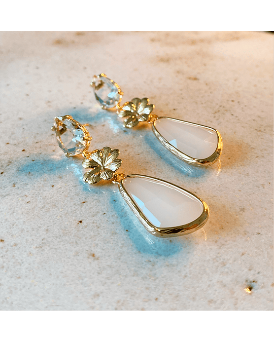 Aro dorado cristal transparente,  flor y cristal blanco