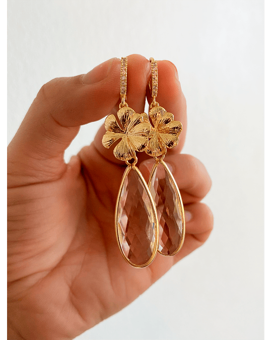 Aro dorado circonita flores y cristal transparente