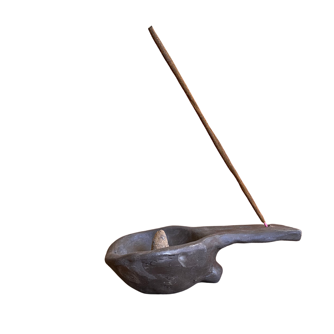 Inciensario Cuchara de Cerámica Artesanal Hecha a Mano Marrón Oscuro 7.5 cm x 13 cm 1