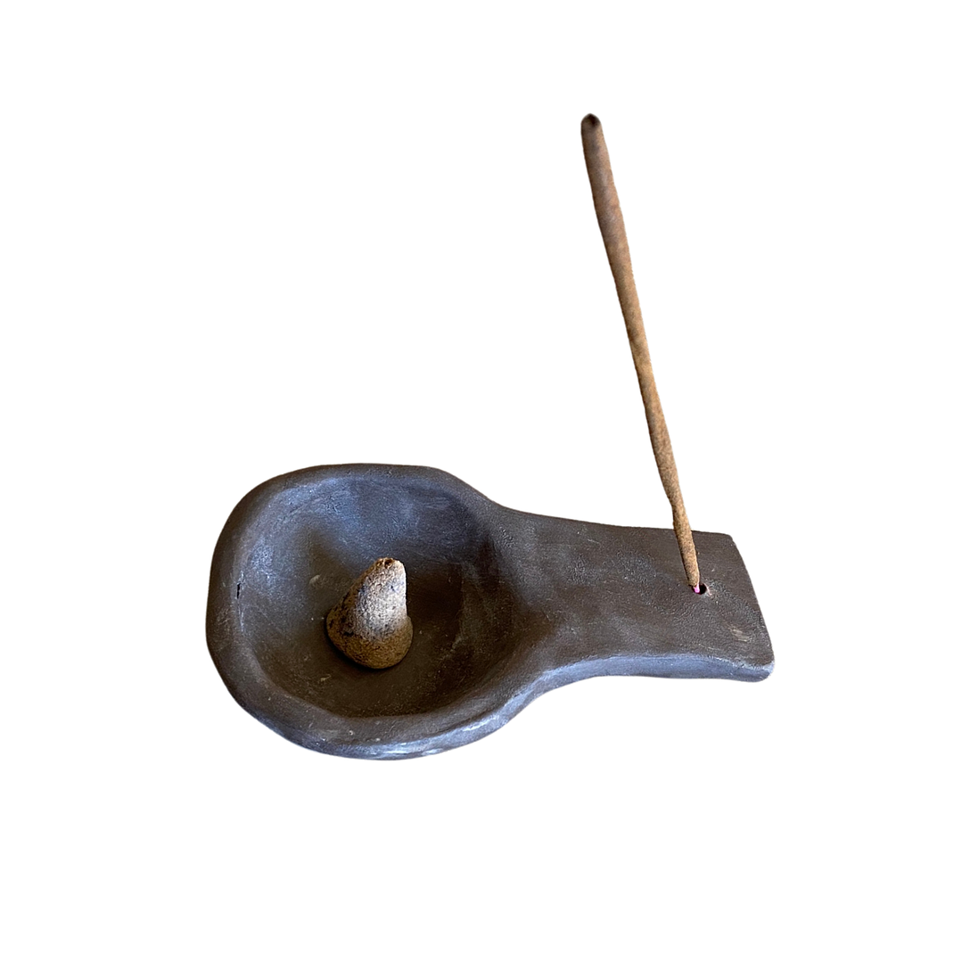 Inciensario Cuchara de Cerámica Artesanal Hecha a Mano Marrón Oscuro 7.5 cm x 13 cm 2