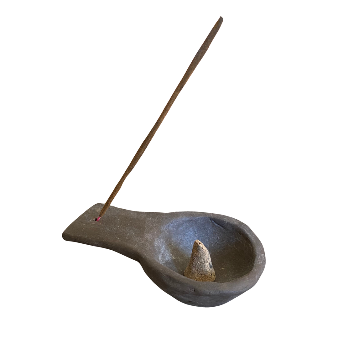 Inciensario Cuchara de Cerámica Artesanal Hecha a Mano Marrón Oscuro 7.5 cm x 13 cm 3
