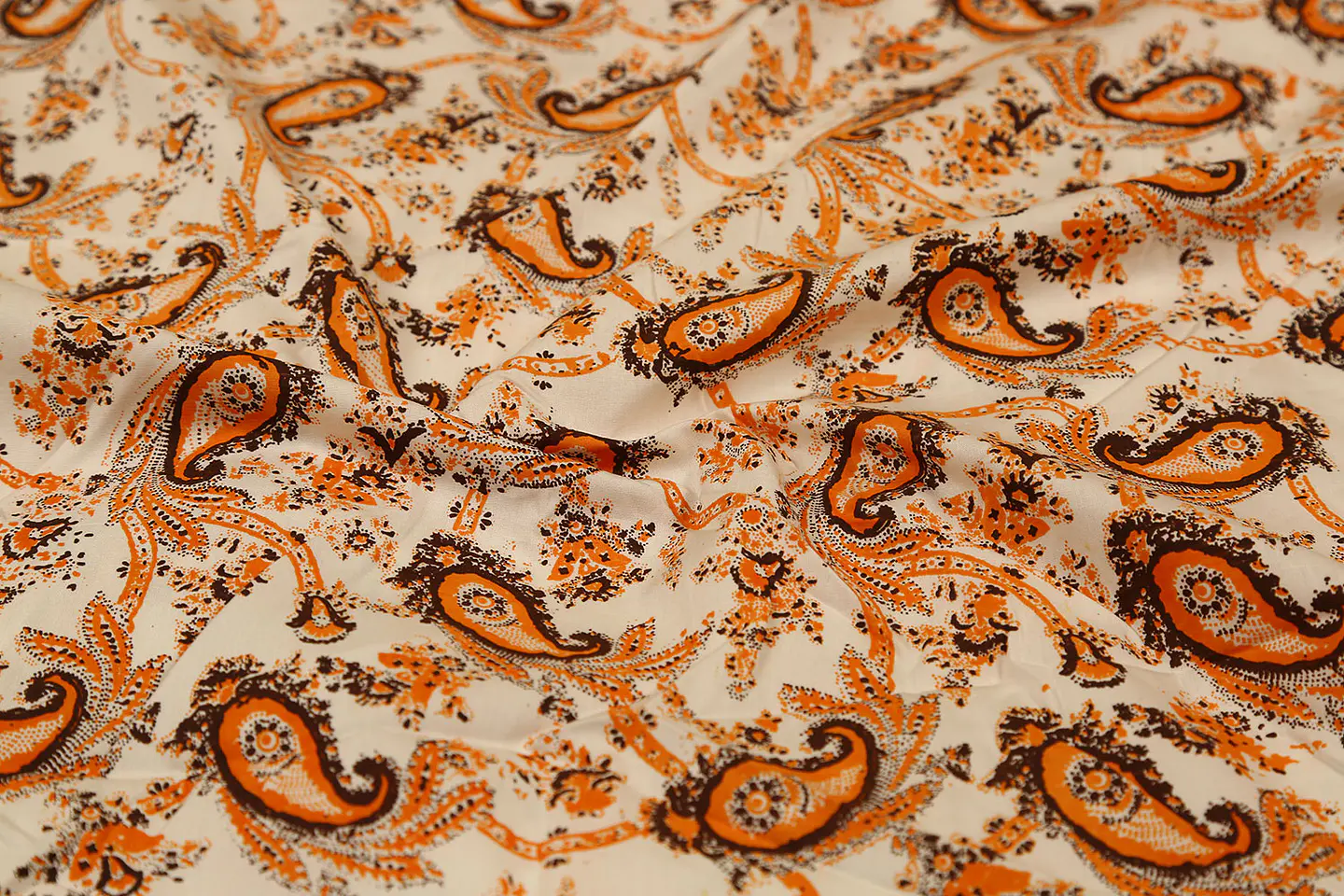 Popelina de Algodón Estampada – Crema 1