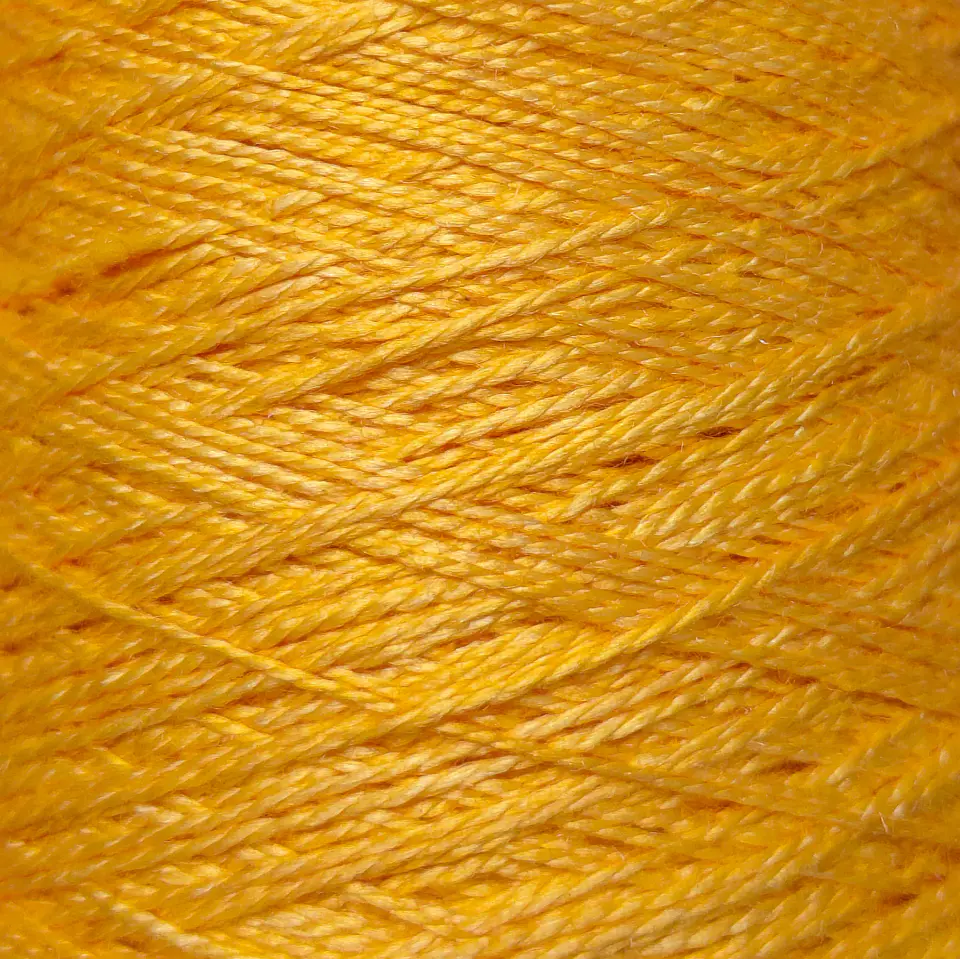 Hilo de Seda Mulberry Teñido a Mano – 50 g / 400 m  2