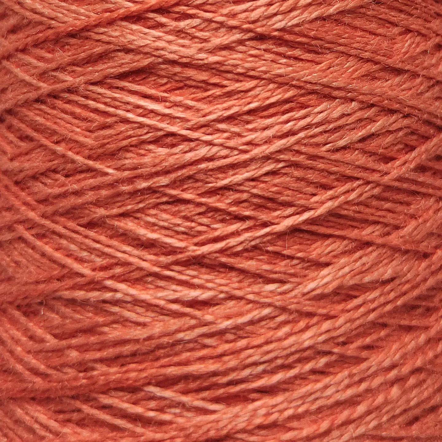 Hilo de Seda Mulberry Teñido a Mano – 50 g / 400 m  3